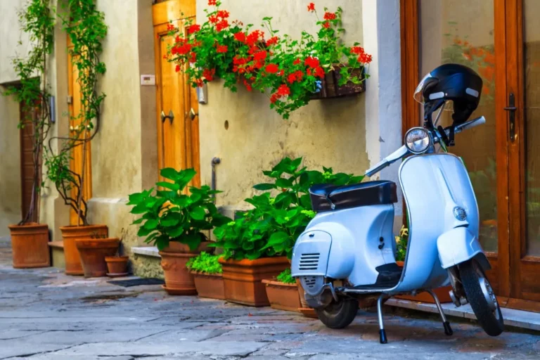 نقد و بررسی موتور سیکلت وسپا Vespa